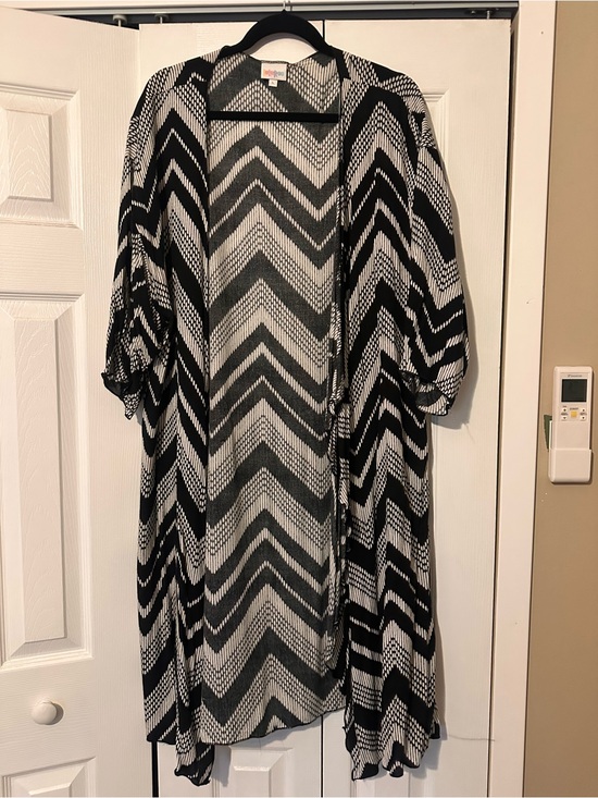 LuLaRoe Sweaters - LuLaRoe Black and White Chevron Shirley Kimono